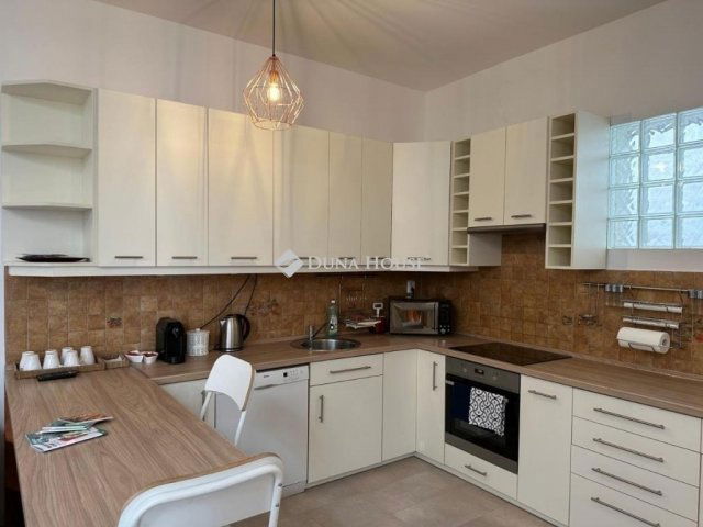 Eladó téglalakás, Budapesten, VI. kerületben 164.9 M Ft