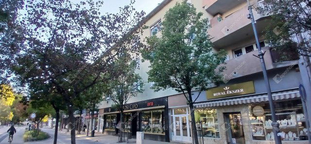 Eladó téglalakás, Zalaegerszegen 34 M Ft, 3 szobás