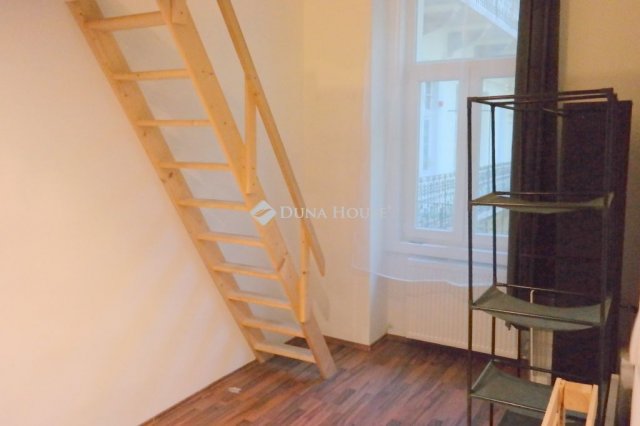 Eladó téglalakás, Budapesten, VI. kerületben 52.99 M Ft