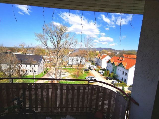 Eladó téglalakás, Esztergomban 67.5 M Ft, 5 szobás