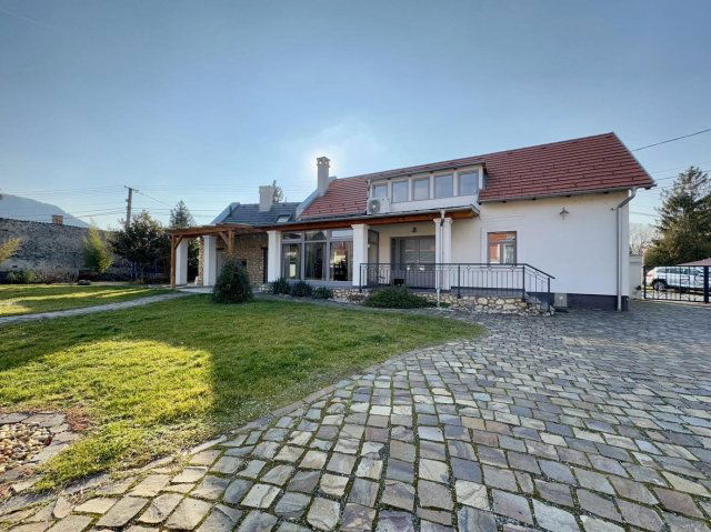 Eladó családi ház, Tapolcán 189 M Ft, 3 szobás