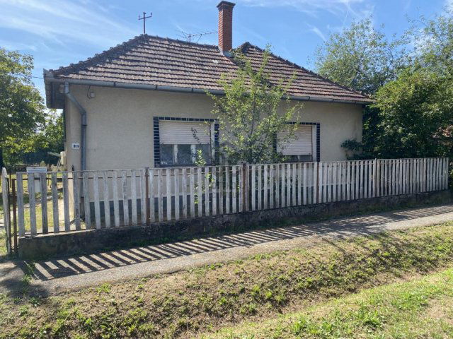 Eladó családi ház, Pusztaapátin 12.9 M Ft, 2 szobás