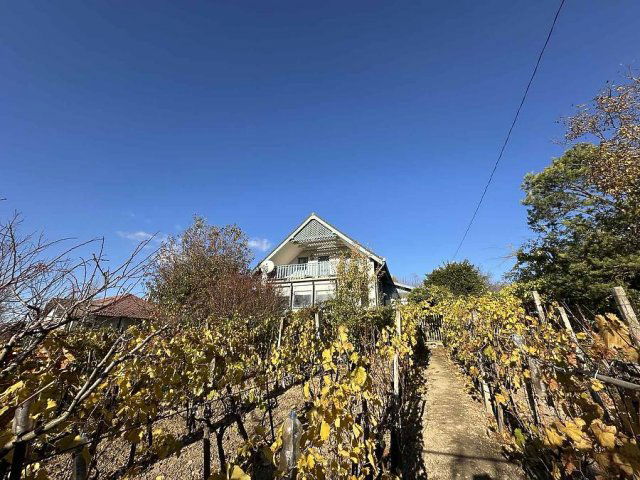 Eladó családi ház, Vácon 84.5 M Ft, 3+2 szobás