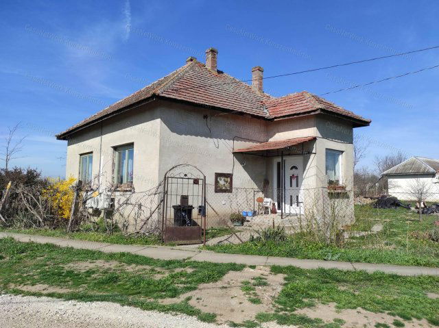 Eladó családi ház, Szelevényen 14.99 M Ft, 2 szobás
