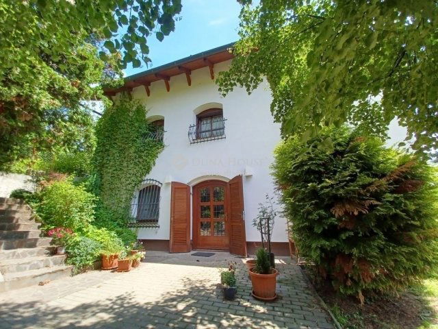 Eladó családi ház, Kesztölcön 135 M Ft, 6 szobás