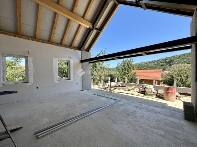 Eladó családi ház, Orfűn 134.9 M Ft, 4 szobás