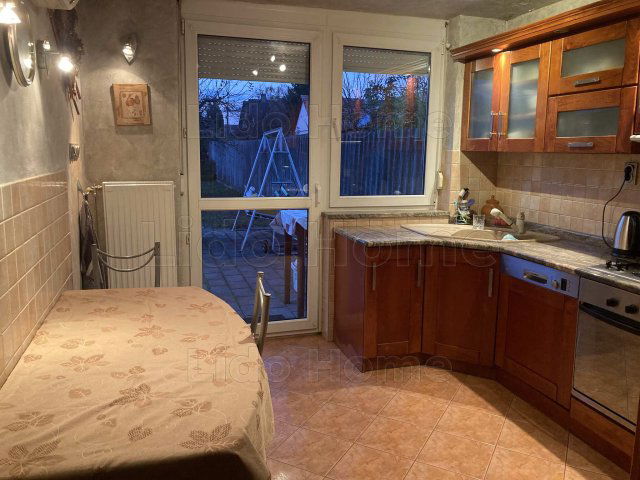 Eladó családi ház, Tamásiban 69 M Ft, 7 szobás