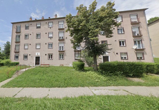 Eladó téglalakás, Komlón, Tompa Mihály utcában 14.5 M Ft