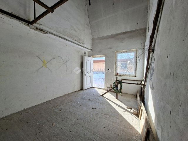 Eladó családi ház, Tóalmáson 60 M Ft, 12 szobás