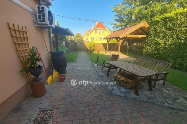 Eladó családi ház, Alsónémediben 169.9 M Ft, 7 szobás