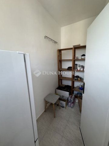 Eladó téglalakás, Veszprémben 71 M Ft, 2 szobás