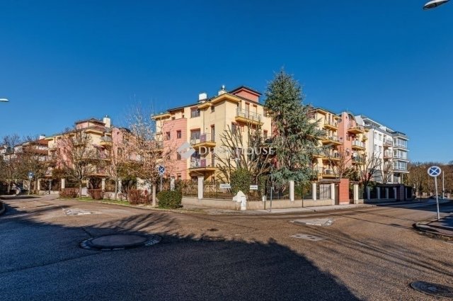 Eladó téglalakás, Budapesten, III. kerületben 123 M Ft, 3 szobás