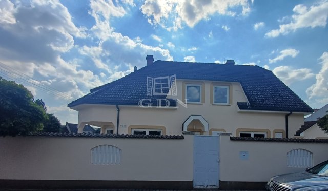 Eladó családi ház, Baján 220 M Ft, 5 szobás