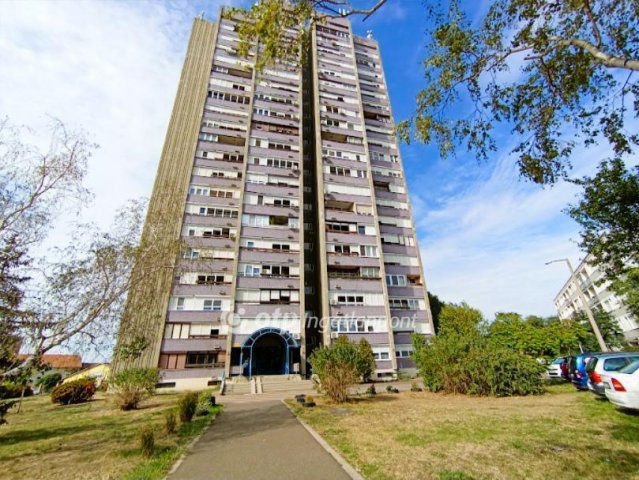 Eladó téglalakás, Gyöngyösön 42 M Ft, 2+2 szobás