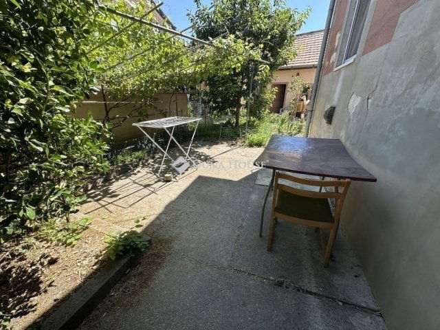 Eladó családi ház, Budapesten, XVI. kerületben 50 M Ft, 2 szobás