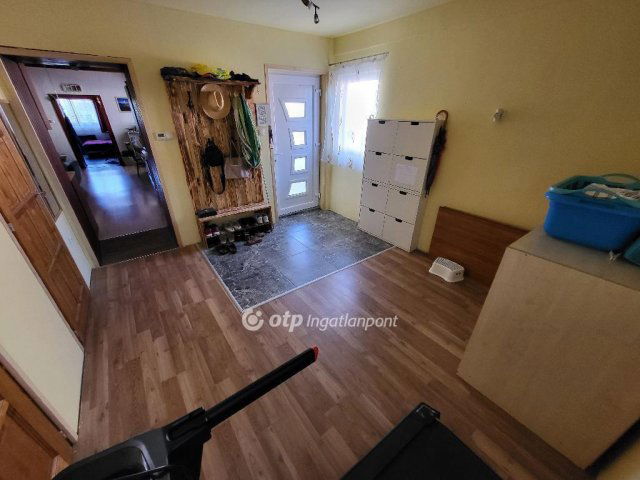 Eladó családi ház, Zsámbokon 35 M Ft, 2 szobás