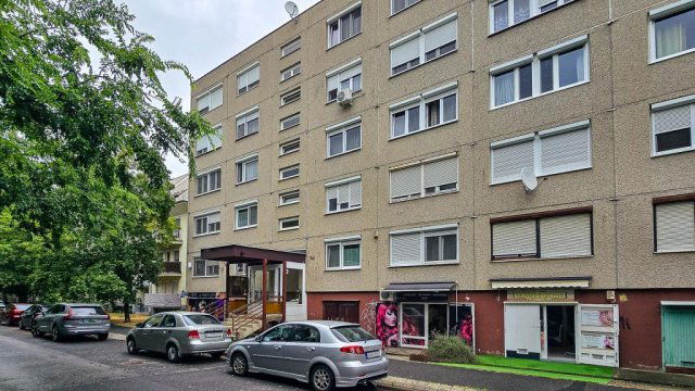Eladó panellakás, Szigetszentmiklóson 59.998 M Ft, 3 szobás