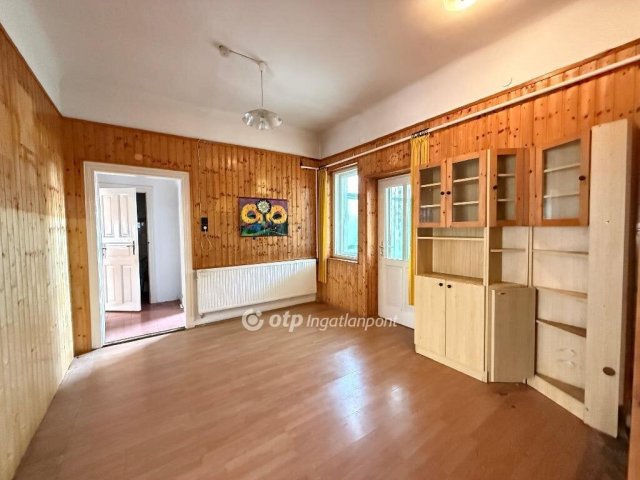 Eladó családi ház, Vecsésen 96 M Ft, 6 szobás