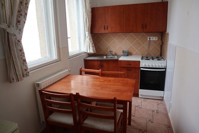 Kiadó téglalakás, albérlet, Szegeden 170 E Ft / hó, 2 szobás