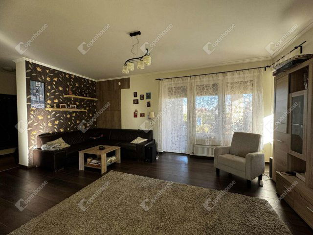 Eladó családi ház, Csákváron 100 M Ft, 3 szobás