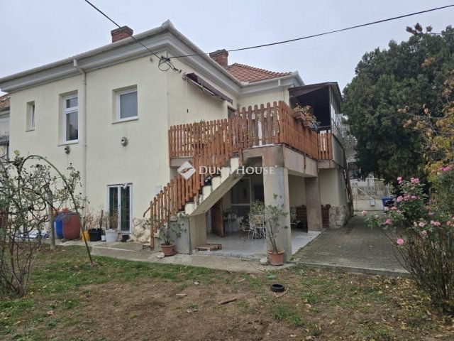 Eladó családi ház, Pécsett 126.9 M Ft, 5+1 szobás