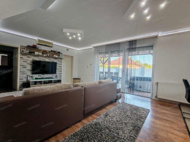 Eladó téglalakás, Nyíregyházán 95 M Ft, 4 szobás