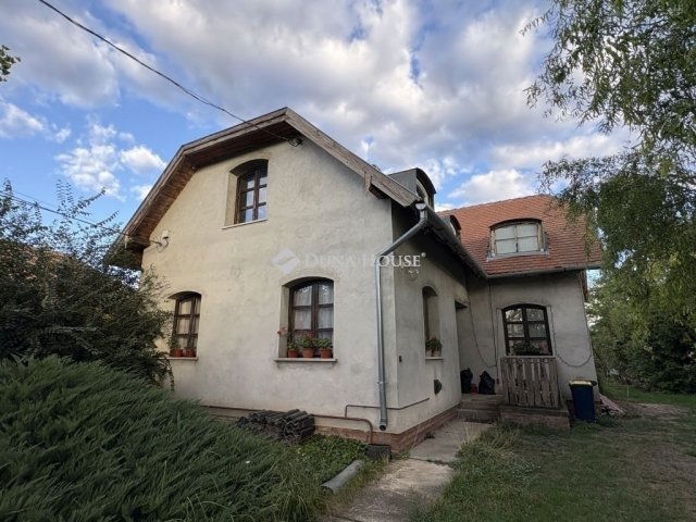 Eladó családi ház, Úrin 60 M Ft, 3 szobás