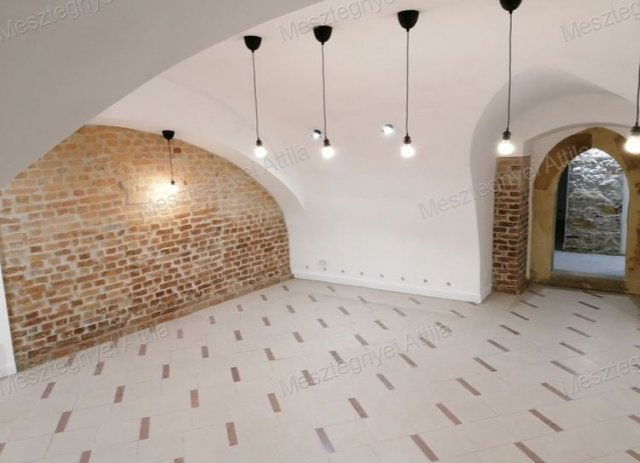 Eladó üzlethelyiség, Sopronban 39.99 M Ft, 1 szobás