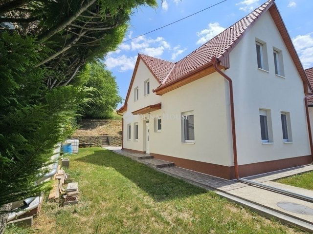 Eladó családi ház, Orfűn 89.9 M Ft, 3 szobás