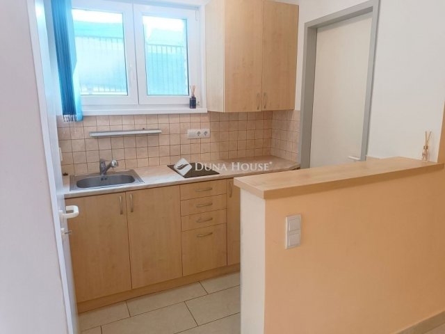 Eladó családi ház, Budapesten, X. kerületben 265 M Ft, 7 szobás