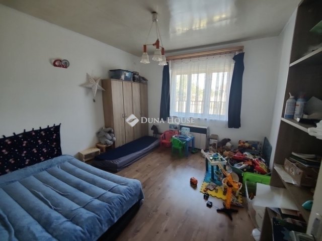 Eladó családi ház, Úrin 49 M Ft, 3 szobás
