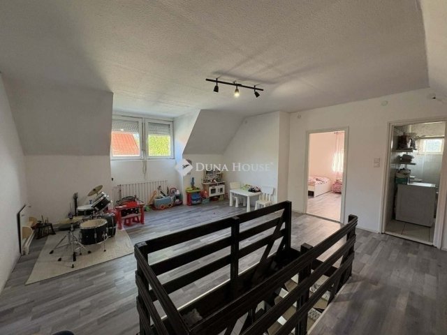 Eladó családi ház, Hernádon 79.9 M Ft, 6 szobás