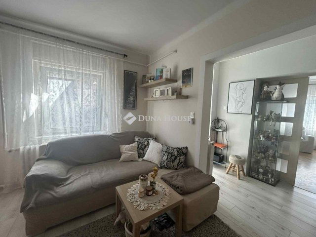 Eladó családi ház, Vecsésen 119 M Ft, 3 szobás