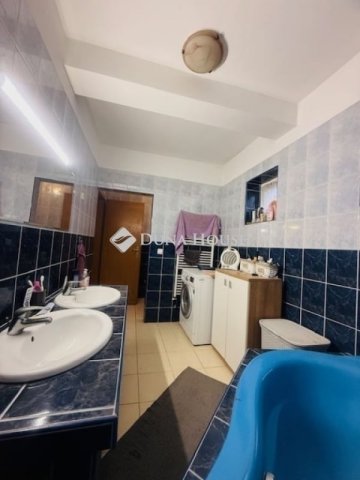 Eladó családi ház, Vecsésen 94.9 M Ft, 4 szobás