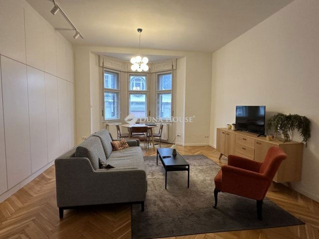 Kiadó téglalakás, albérlet, Budapesten, V. kerületben, 2 szobás