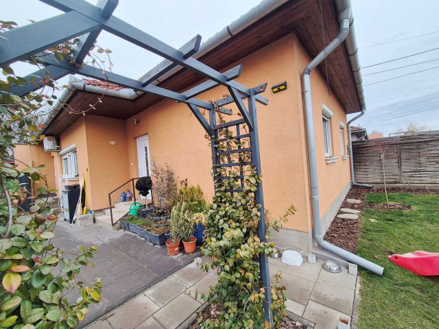 Eladó ikerház, Szigethalmon 76.9 M Ft, 3 szobás