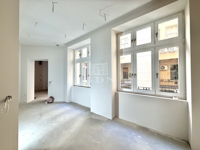 Eladó téglalakás, Budapesten, V. kerületben 139.9 M Ft, 2 szobás