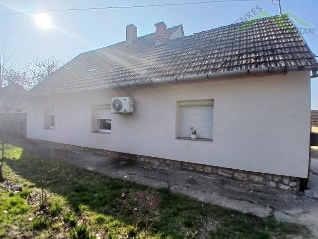 Eladó családi ház, Siklóson 49.6 M Ft, 3 szobás