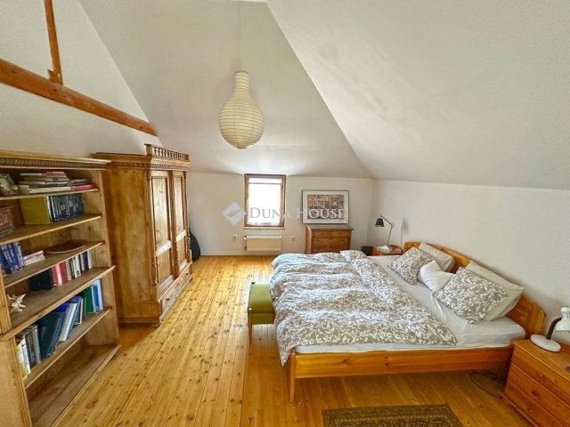 Eladó családi ház, Szentendrén 200.8 M Ft, 6 szobás