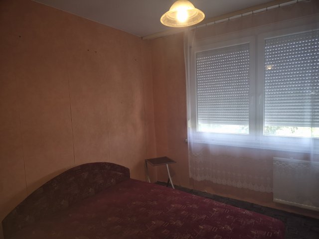 Kiadó panellakás, albérlet, Debrecenben 75 E Ft / hó, 3 szobás