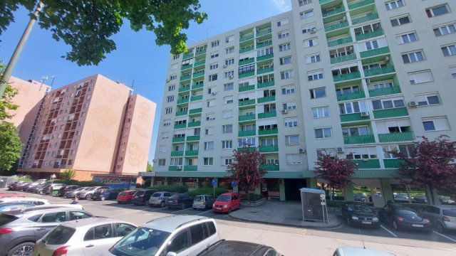 Eladó panellakás, Dunaújvárosban 23.5 M Ft