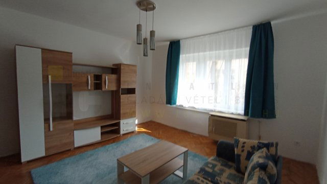 Kiadó téglalakás, albérlet, Szegeden, Osztrovszky utcában