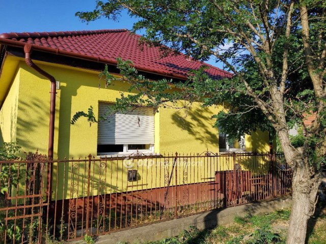 Eladó családi ház, Turán 47.9 M Ft, 4 szobás