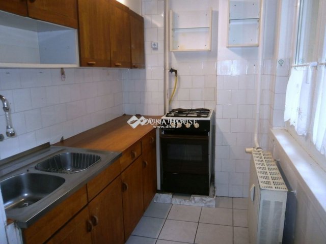 Kiadó panellakás, albérlet, Székesfehérvárott, József Attila utcában