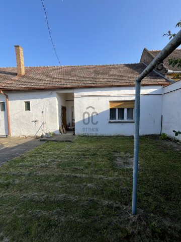 Eladó családi ház, Mohácson 34.99 M Ft, 2 szobás