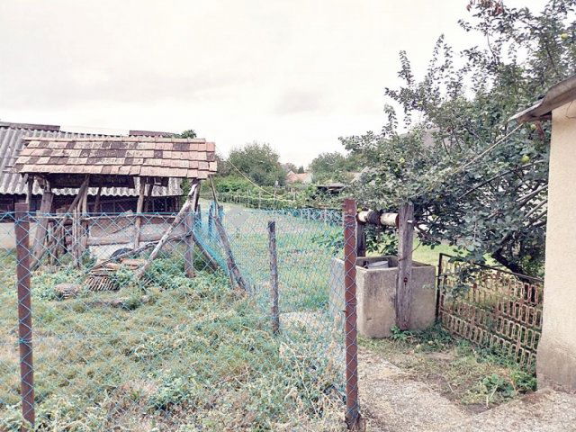 Eladó családi ház, Szákszenden 18 M Ft, 3 szobás