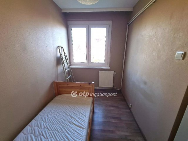 Eladó panellakás, Szigetszentmiklóson 62.9 M Ft, 2+1 szobás