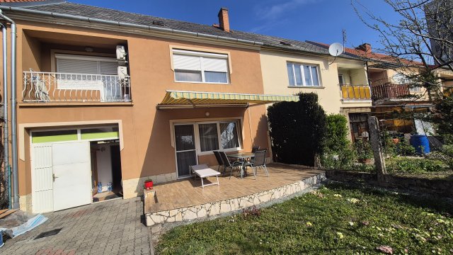 Eladó téglalakás, Sárváron 97.5 M Ft, 4 szobás