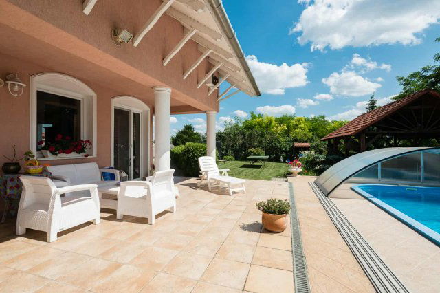 Eladó családi ház, Szatymazon 133 M Ft, 7 szobás