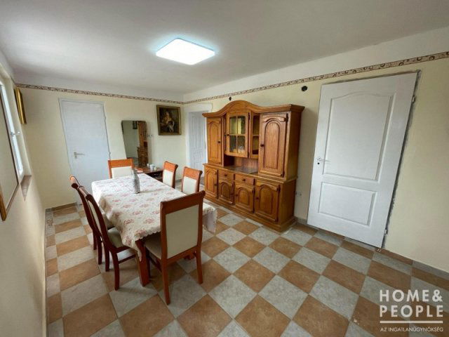 Eladó családi ház, Kisteleken 28 M Ft, 4 szobás